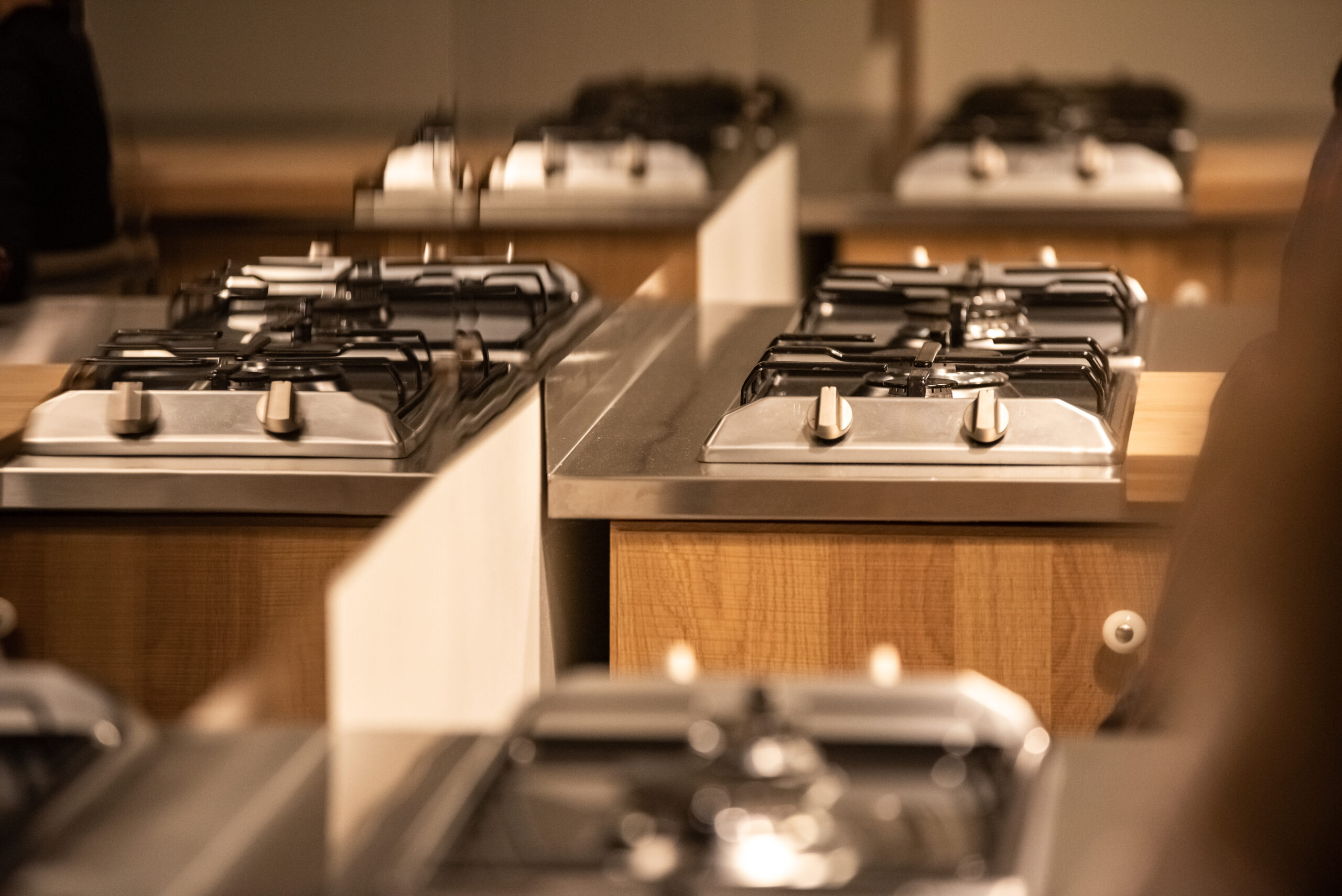 Clean gas kitchens in a restaurant